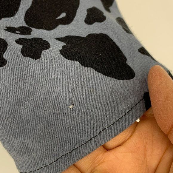 Womens Sam & Lavi Blouse Size M Surplice Long Sleeve Gray Print 3190 USA - Picture 3 of 10